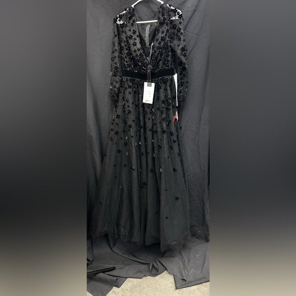 Mac Duggal 67502 NWT Floral Applique Long Sleeve A Line Gown - Picture 5 of 8